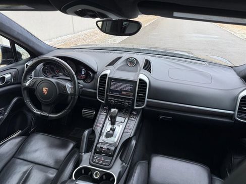 Used 2014 Porsche Cayenne Turbo S image 16