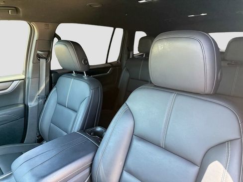 Used 2025 GMC Acadia Elevation w/ Elevation Premium Package FWD image 12