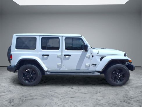 Used 2022 Jeep Wrangler Unlimited Sahara AWD/4WD image 8
