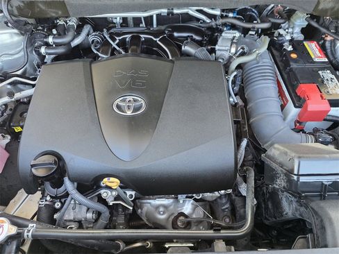 Used 2021 Toyota Highlander Limited image 23