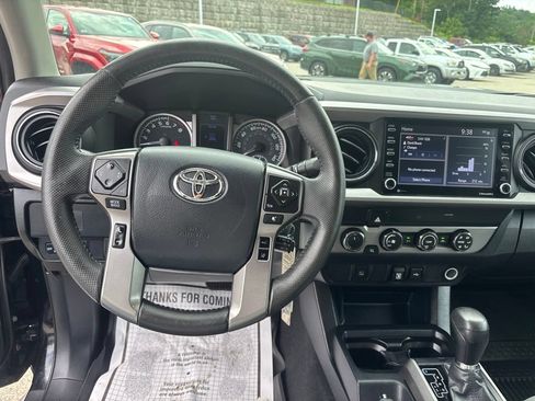 Used 2020 Toyota Tacoma SR5 AWD/4WD image 14