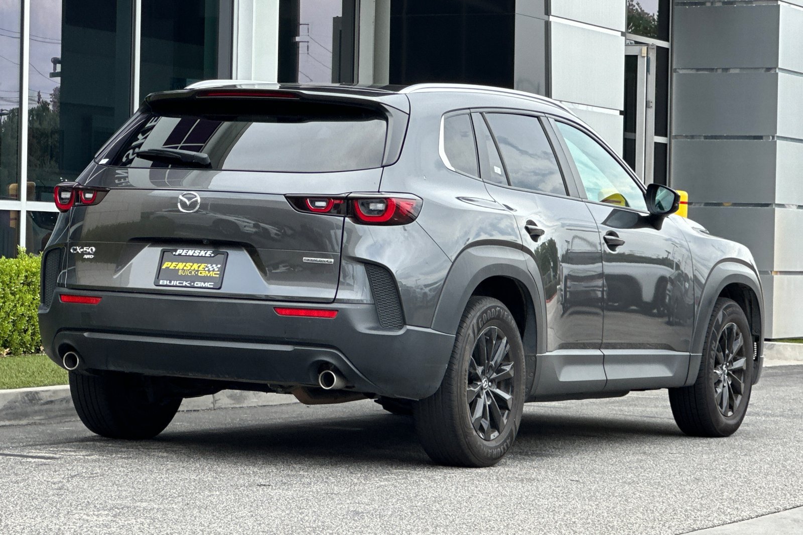 Used 2025 MAZDA CX-50 AWD 2.5 S w/ Preferred Package image 4