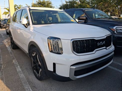 Used 2024 Kia Telluride EX FWD image 2