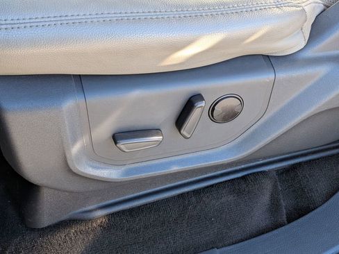 Used 2021 Ford Expedition XLT image 16