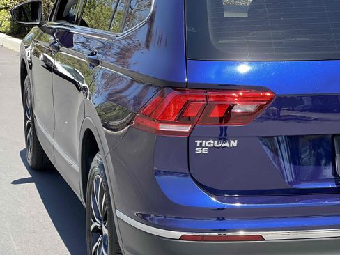 Used 2021 Volkswagen Tiguan SE FWD image 62