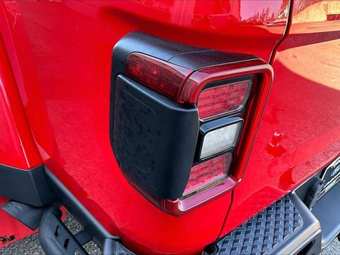 Used 2022 Jeep Gladiator Mojave w/ Cold Weather Group image 28