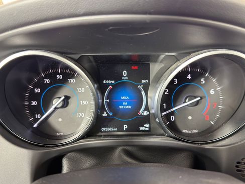 Used 2017 Jaguar F-PACE Premium image 18