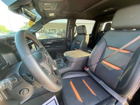 Used 2025 GMC Sierra 1500 AT4 w/ Technology Package AWD/4WD image 12