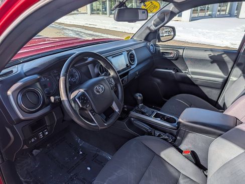 Used 2017 Toyota Tacoma TRD Sport image 15