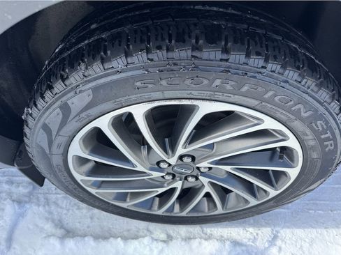 Used 2020 Lincoln Nautilus Reserve image 25