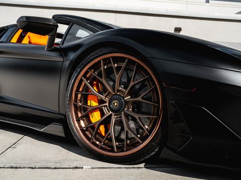 Used 2020 Lamborghini Aventador SVJ AWD/4WD image 6