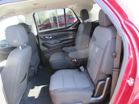 Used 2021 Chevrolet Traverse LT w/ LPO, Black Accent Package AWD/4WD image 11