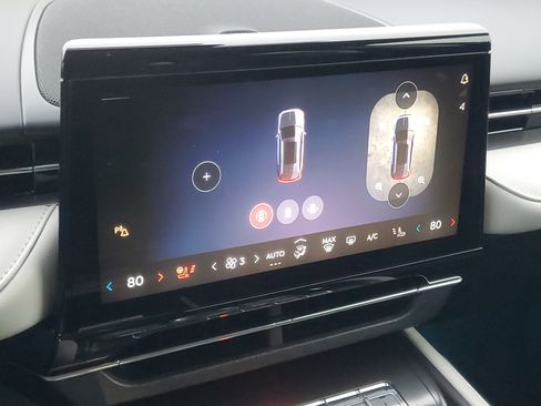 New 2025 Lincoln Nautilus Premier image 24