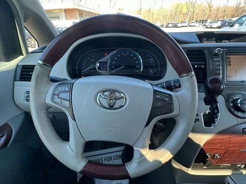 Used 2013 Toyota Sienna Limited w/ Premium Pkg image 13