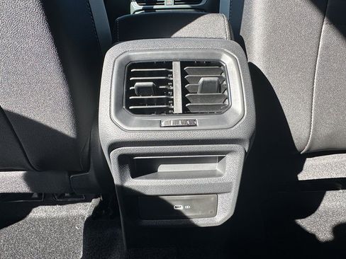 New 2025 Volkswagen Taos SE image 8