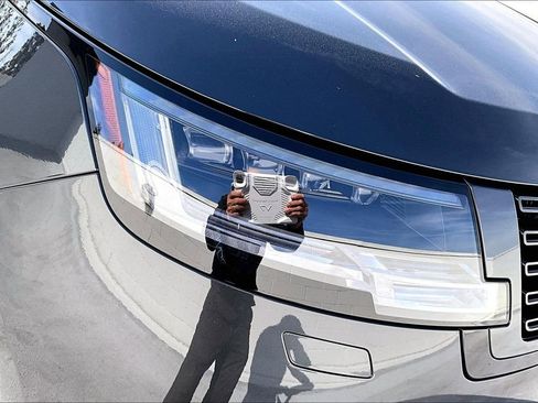 Used 2025 Land Rover Range Rover SE image 30