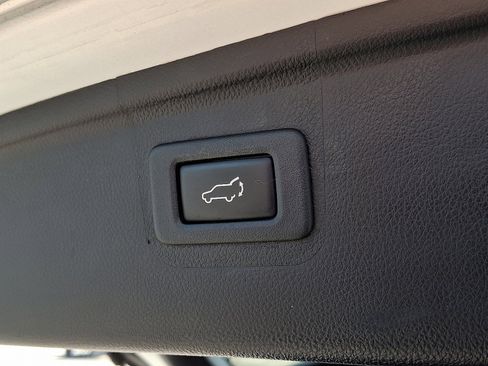 Used 2019 Subaru Outback 3.6R Touring AWD/4WD image 30