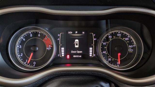 Used 2016 Jeep Cherokee Latitude w/ Cold Weather Group AWD/4WD image 19