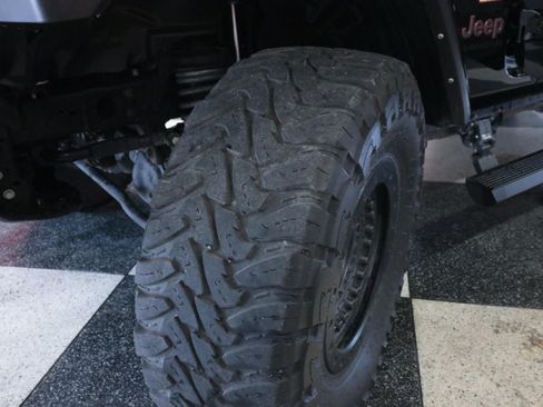 Used 2022 Jeep Gladiator Rubicon w/ LED Lighting Group AWD/4WD image 9