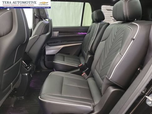 Certified 2026 Cadillac Vistiq Platinum w/ LPO, Floor Liner Package AWD/4WD image 10