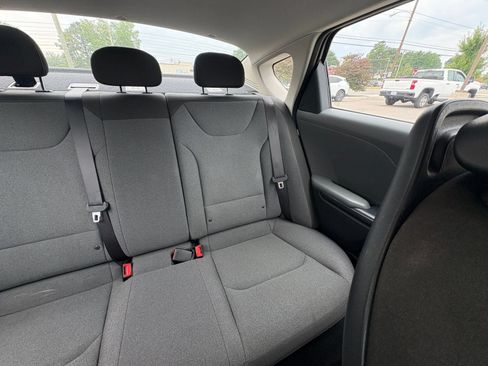 Used 2025 Kia K4 FWD image 36
