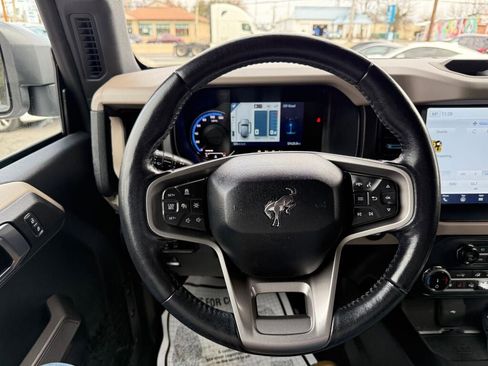 Used 2022 Ford Bronco Wildtrak image 12