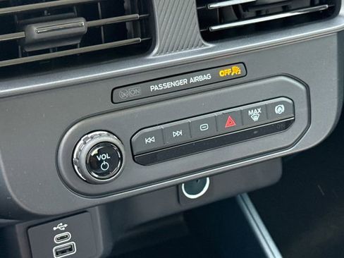 New 2026 Ford Maverick XL image 26