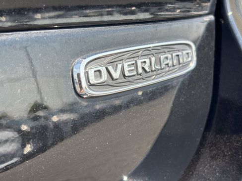 Used 2022 Jeep Grand Cherokee L Overland w/ Luxury Tech Group IV AWD/4WD image 12