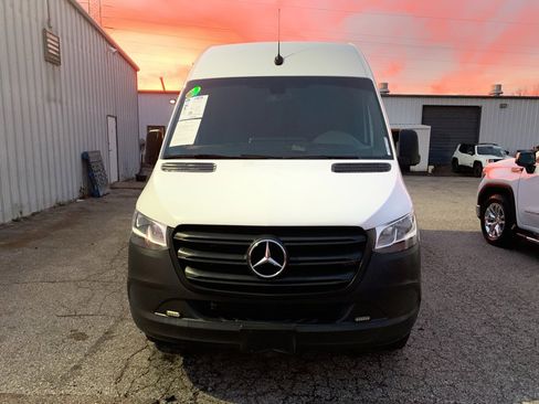 Used 2023 Mercedes-Benz Sprinter 2500 image 8