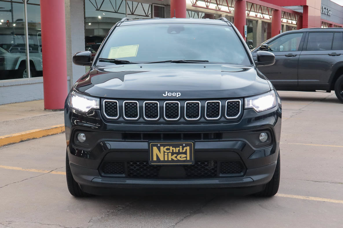 Used 2024 Jeep Compass Latitude AWD/4WD image 3