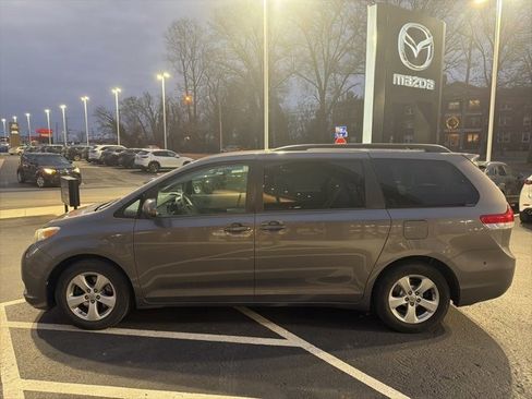 Used 2014 Toyota Sienna LE image 5