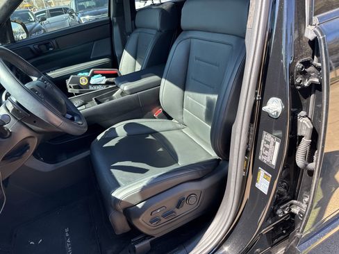 Used 2025 Hyundai Santa Fe Calligraphy image 11