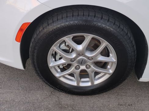 Used 2023 Chrysler Pacifica Touring-L FWD image 30