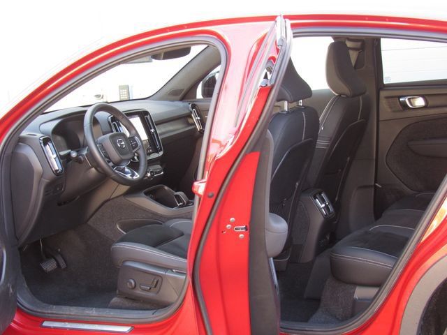 Used 2023 Volvo C40 P8 Recharge Ultimate w/ Protection Package Premier AWD/4WD image 13