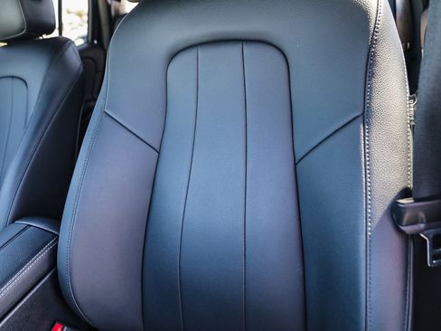 Used 2021 Mercedes-Benz GLB 250 image 24