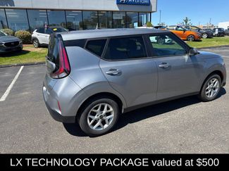Used 2024 Kia Soul LX w/ Option Group 015 FWD video 3