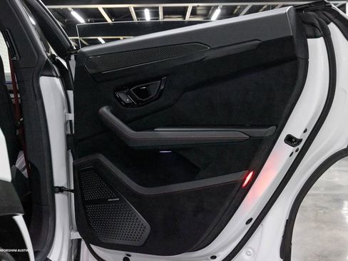 Used 2023 Lamborghini Urus Performante AWD/4WD image 40