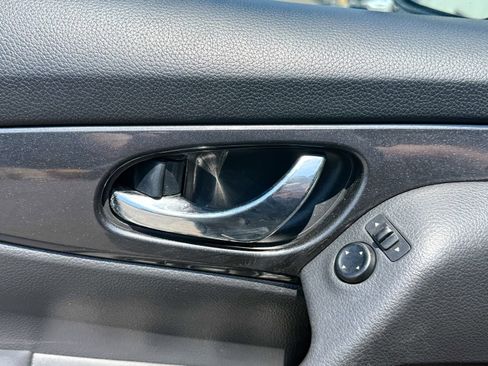 Used 2018 Nissan Rogue S AWD/4WD image 18