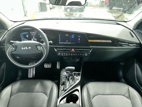 Used 2025 Kia Niro EX Touring image 13
