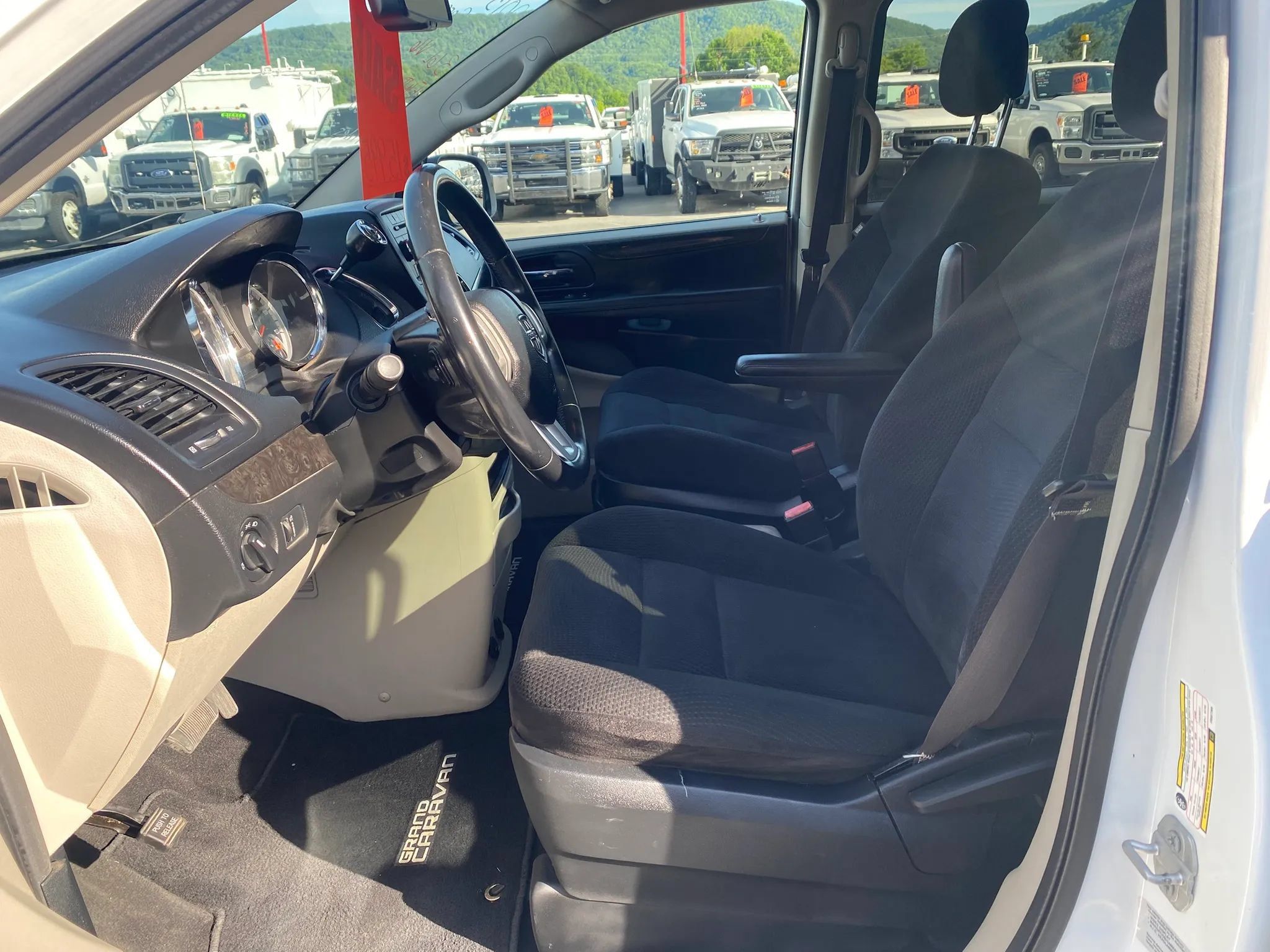 Used 2015 Dodge Grand Caravan SE w/ Quick Order Package 29E SE FWD image 9