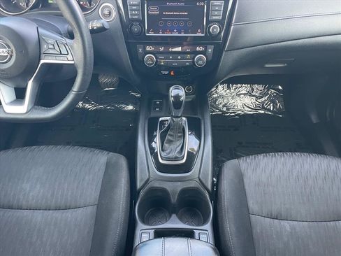 Used 2020 Nissan Rogue SV w/ Premium Package FWD image 17