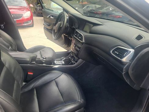 Used 2017 INFINITI QX30 AWD image 75