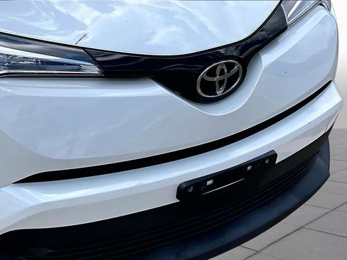 Used 2018 Toyota C-HR XLE FWD image 28