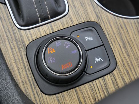 Used 2017 GMC Acadia Denali w/ Technology Package image 26