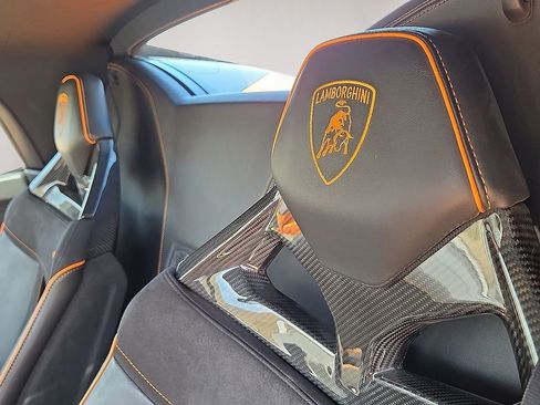 Used 2021 Lamborghini Huracan EVO RWD image 26