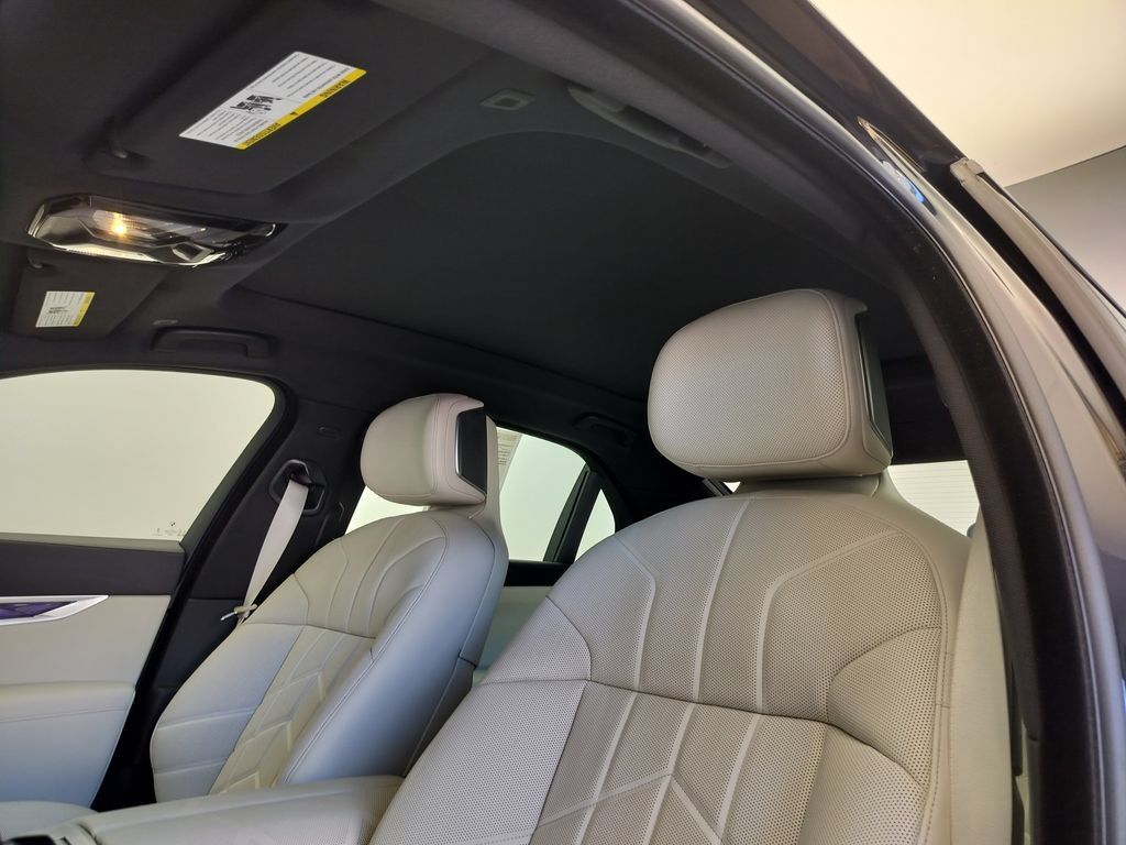 Certified 2025 BMW 760i xDrive w/ Executive Package AWD/4WD image 10
