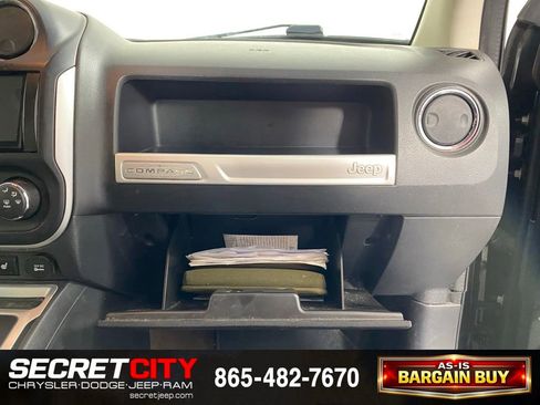 Used 2015 Jeep Compass Latitude w/ Sun/Sound Group AWD/4WD image 27