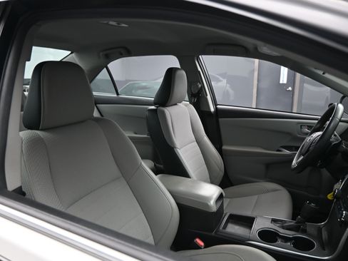 Used 2017 Toyota Camry SE image 20