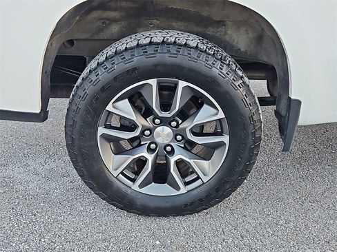 Used 2022 Chevrolet Silverado 1500 LT image 9