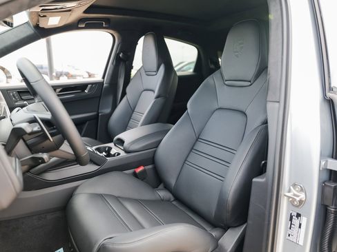 New 2026 Porsche Cayenne GTS image 5